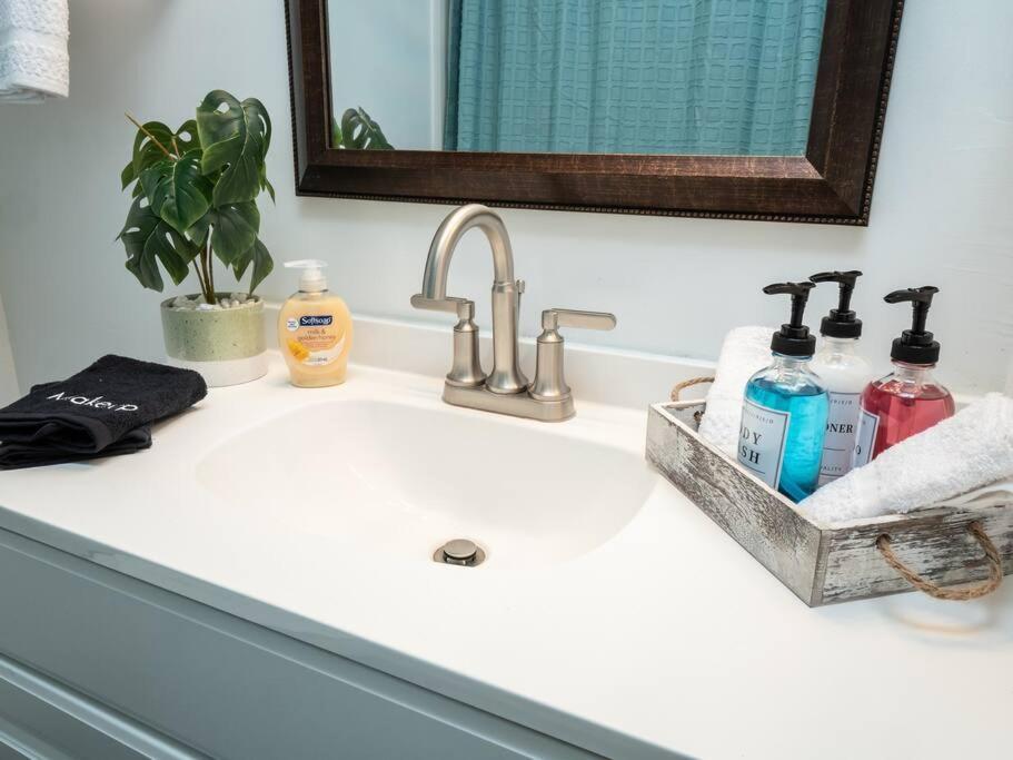 Spacious Condo Mins To Shands, University, & Downtown! Гейнсвил Екстериор снимка