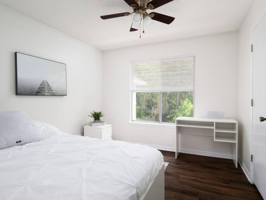 Spacious Condo Mins To Shands, University, & Downtown! Гейнсвил Екстериор снимка